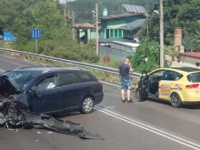 Много тежка катастрофа на входа на София откъм Владая, има размазан автомобил!