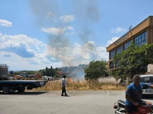 Пожар пламна в предприятие в Бело поле, огънят е локализиран