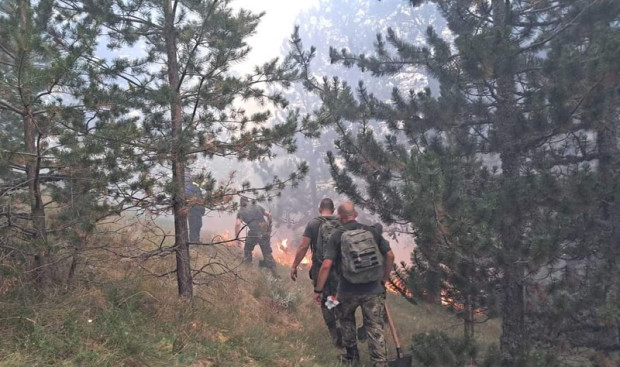 В последния половин час над местоположението на пожара вали обилен