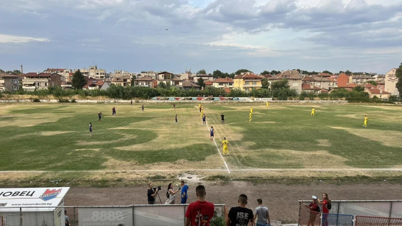Ужасен терен в Асеновград, Славчо Шоколаров с два гола при победа над Марица