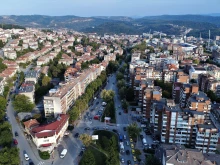 Около месец след трагичната катастрофа край гробищата във Велико Търново: Общината заяви, че ще изгражда нов тротоар по улицата