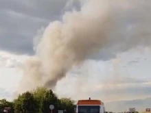 Репортер на "Фокус" за гръмналия склад: Фойерверки гърмят навсякъде, пожарната все още не може да влезе