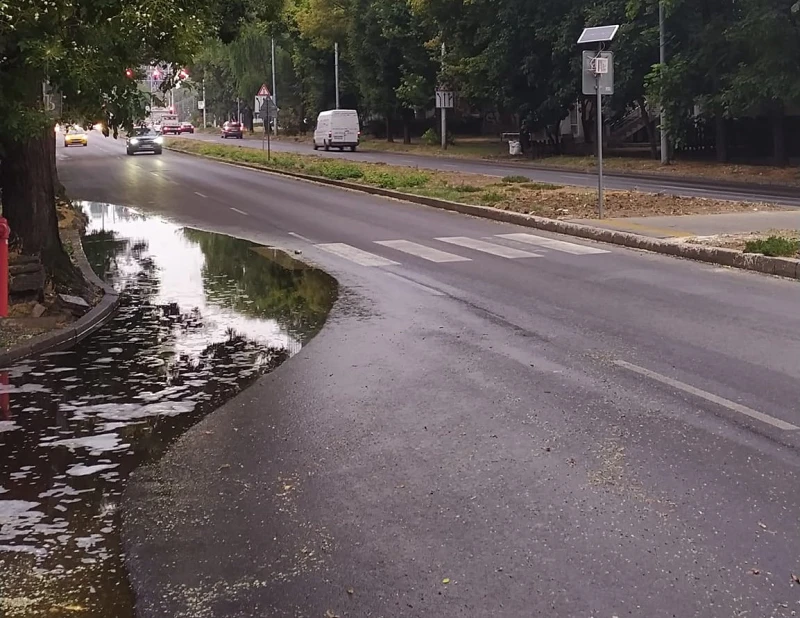 Новоремонтиран булевард в Пловдив потъна във вода