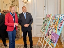 Румен Радев и Стефка Костадинова откриха изложба на олимпийска тематика в посолството ни в Париж