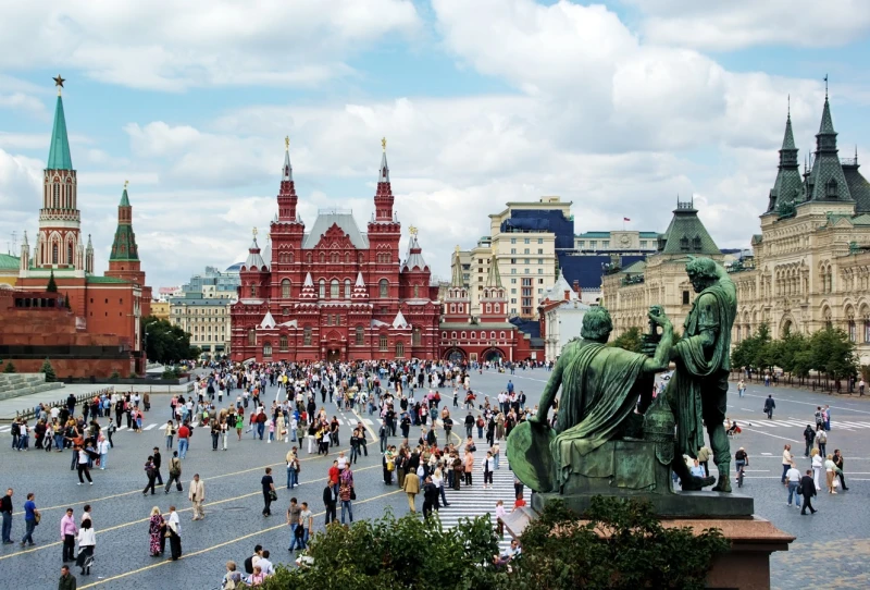 Руски учен-военен разработчик се самозапали на Червения площад в Москва