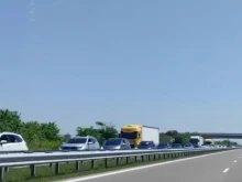 Моторист и спътницата му загинаха на АМ "Тракия" след удар в мантинелата