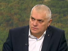 Валентин Радев разкри: Гръмнало изделие обгаря мъжа, а ударната вълна изхвърля дъщеря му