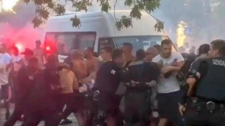 Медиите в Гърция: Разруха в Ботев и диви сблъсъци!