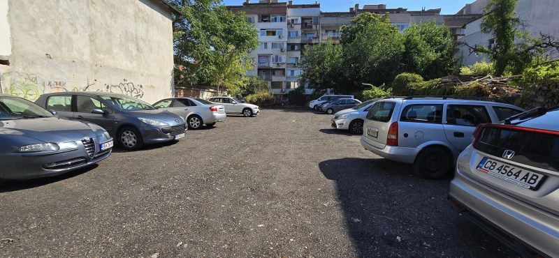 Обособиха временен паркинг в центъра на Пловдив