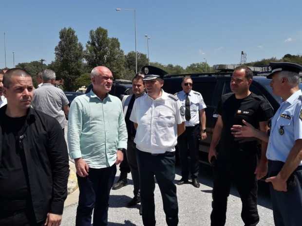 На денонощие: 5 000 автомобила преминават през ГКПП "Кулата"