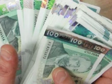 Икономист: Минималната работна заплата трябва да достигне постепенно 1500 лева