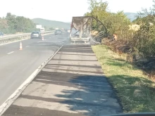 Камион напълно изгоря на АМ "Тракия"