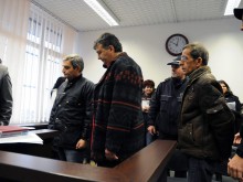 Съдът остави в ареста лицата пренасящи опасни радиоактивни вещества