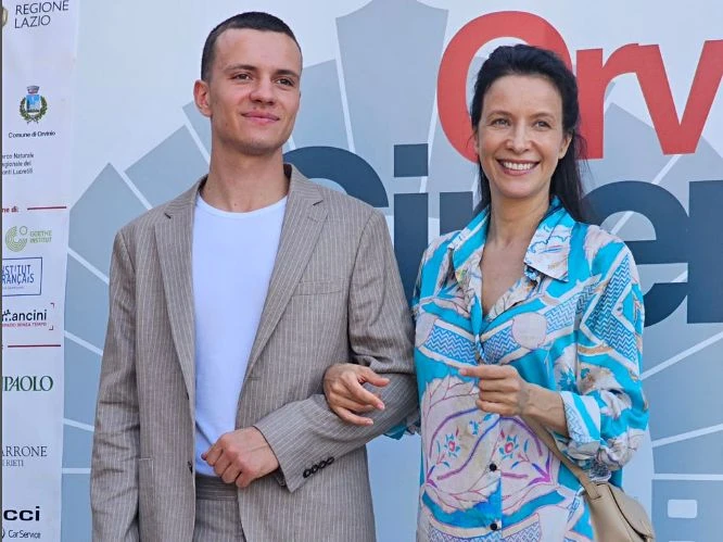 Яна Маринова се появи със сина си