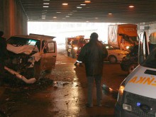 Трима мъже са пострадали при тежката катастрофа днес