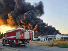 12 екипа на пожарната се борят с огнената стихия край Пловдив