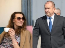 Бившата жена на президента Радев впечатлява с фигура и свеж вид