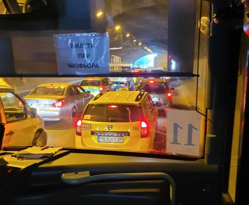 Голямо задръстване в центъра на Пловдив