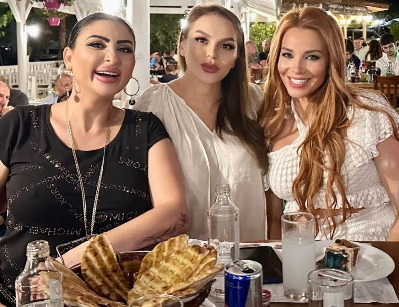 Три известни наши певици се събраха