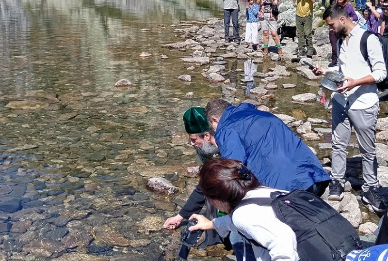 Първи кадри от водоосвещението при "Бъбрека" в Рила