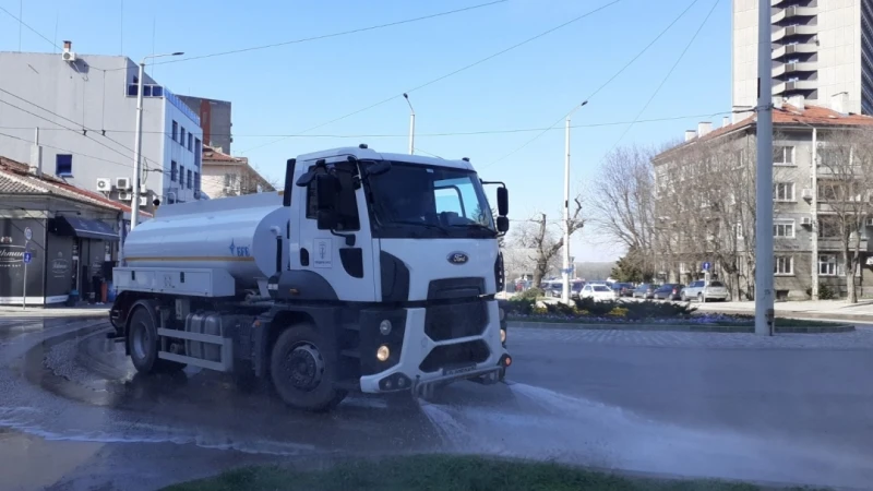 Миенето на улици и булеварди в Русе продължава и през тази седмица