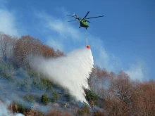 Вертолет Ми-17 от Крумов се включи в гасенето на пожара край Харманли