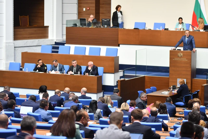 Забраниха популяризирането на "нетрадиционна сексуална ориентация" в училищата
