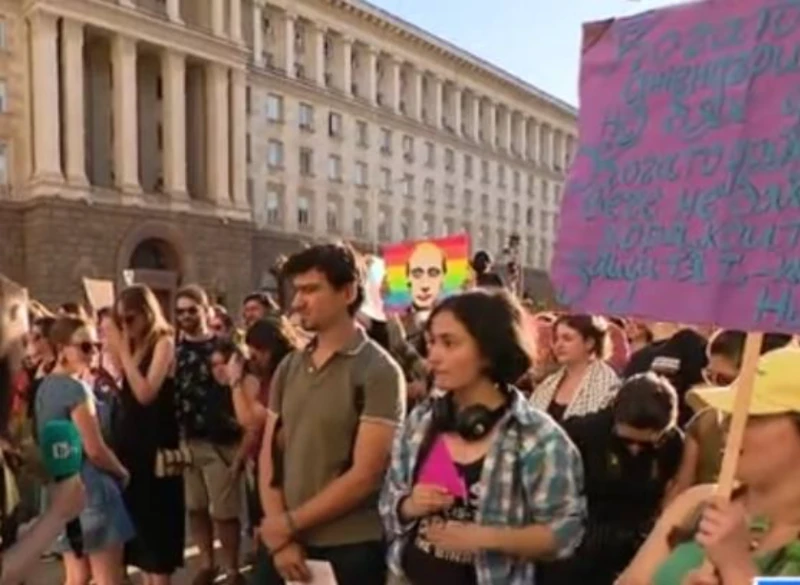 Протести в София и Варна след като забраниха пропагандата на нетрадиционна сексуална ориентация в училище