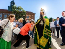 Патриархът с вечерня в Перник