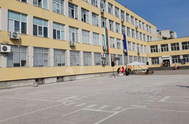 Кметът категоричен за училищните дворове