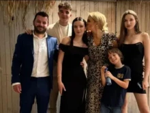 Децата на известните напускат България: Ирина Тенчева скочи в защита на Иван срещу хейтърите