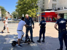 Полицията в Русе налага солидни глоби за тротинетки в центъра на града 