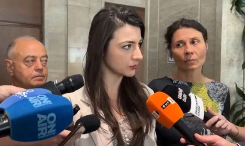 Лена Бориславова: Искаме оставката на Антон Славчев
