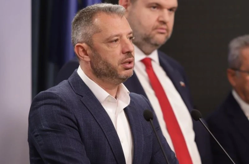 Делян Добрев обясни за яростната атака на ПП-ДБ към Калин Стоянов