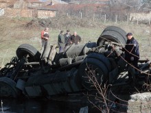 ТИР-ът, който падна в река е превозвал морска сол от Турция за Пловдив