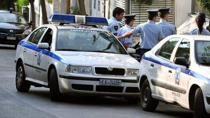 Полиция дебне на всеки ъгъл в Гърция, властите с крути мерки