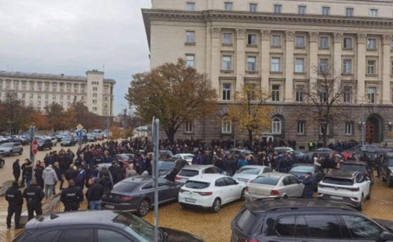 Полицаите излизат на протест пред парламента: Няма да бъдем маша в политическите битки