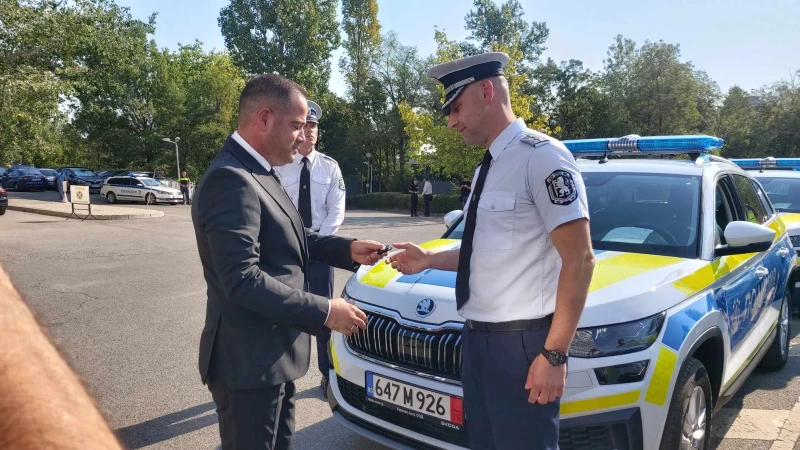 Калин Стоянов: Днес връчваме ключовете на 90 автомобила
