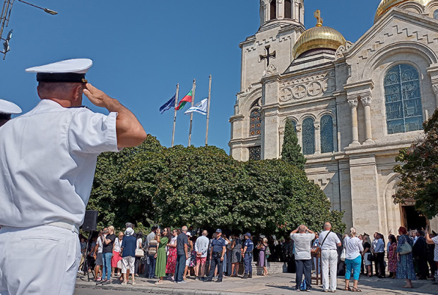 Знамето на Република България и флаговете на Европейския съюз и