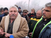 Едва 100 животновъди се събраха на протест край Долна Махала