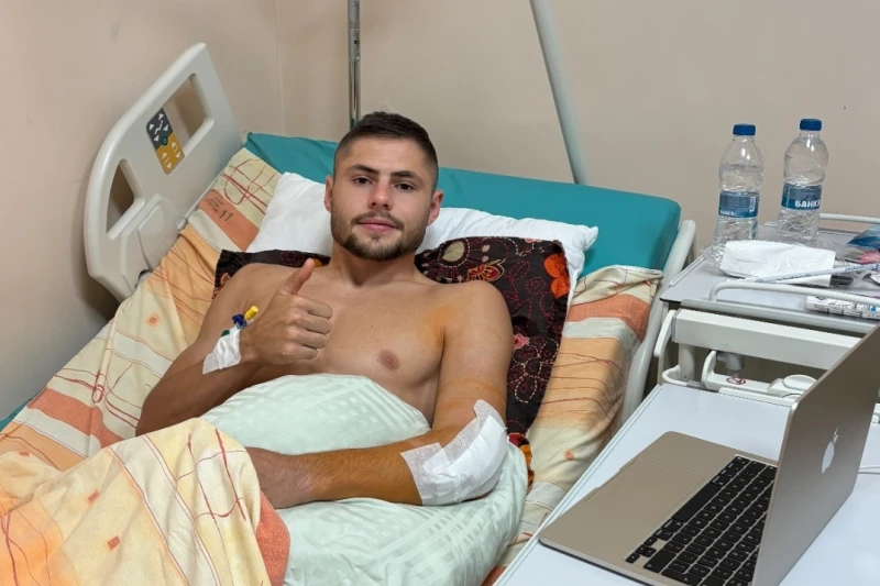 Национал подкрепи Ботев от болничното легло