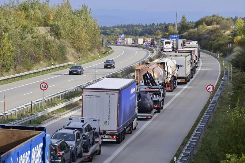 В български автобус в Германия откриха 250 кг развалено сирене