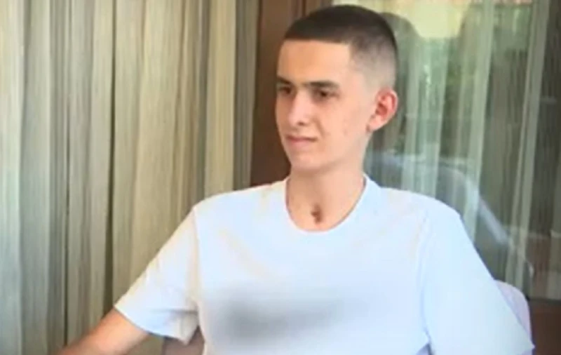 16-годишният Владимир Малинов се завърна вкъщи след месеци в кома