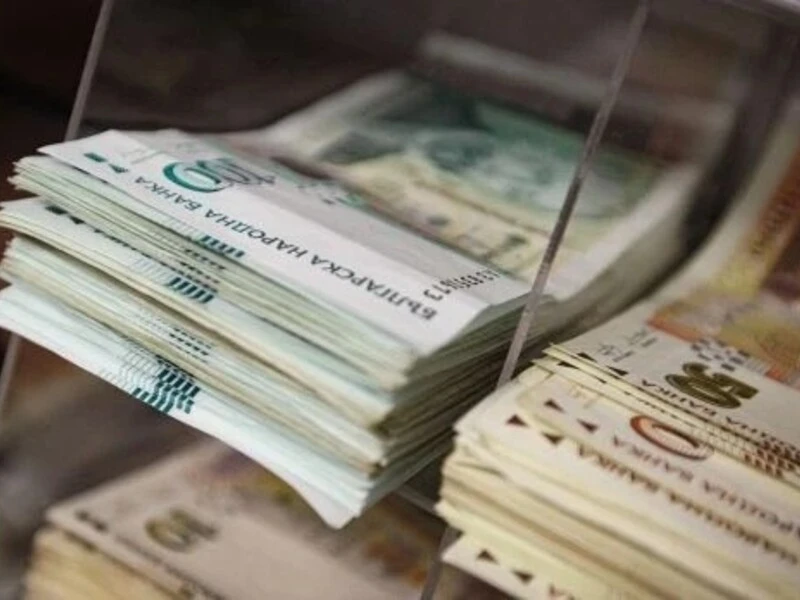 Държавните служители не плащат осигуровки, но хората, които дърпат напред страната ни, нямат подобни насърчения