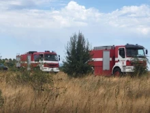 Пожар пламна в землището на Калчево, местността е трудно проходима