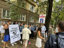 Столичани протестираха на ул. "Опълченска", не си дават дърветата