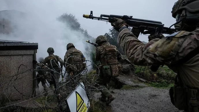 ВСУ: Руснаците щурмуват ежечасно, опитват се да излязат във фланг на Часов Яр