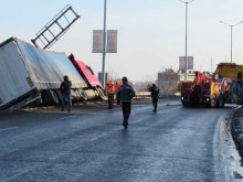 Водач на камион загина в района на Дунав мост при Русе