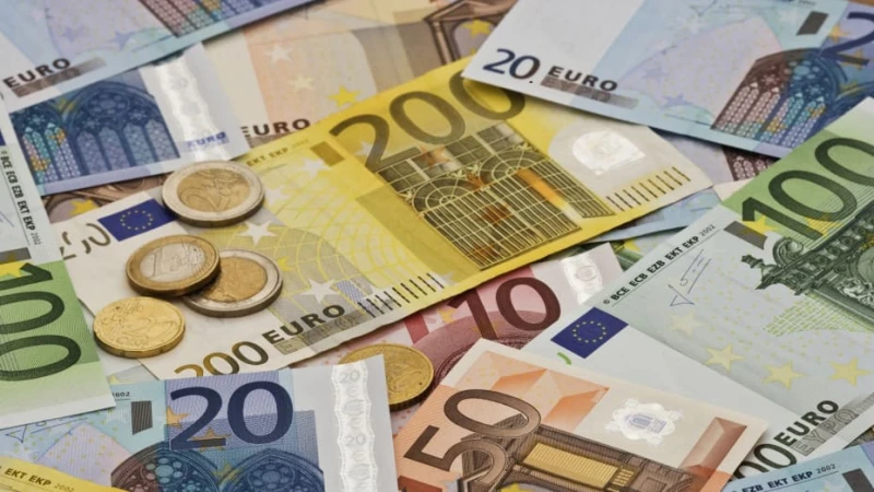 Раздават на случайно избрани хора по 1200 евро, резултатие са отрезвяващи