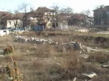 Пазарджишка фирма е стопанин на терена осеян в мръсотия на ул. "Тракия"